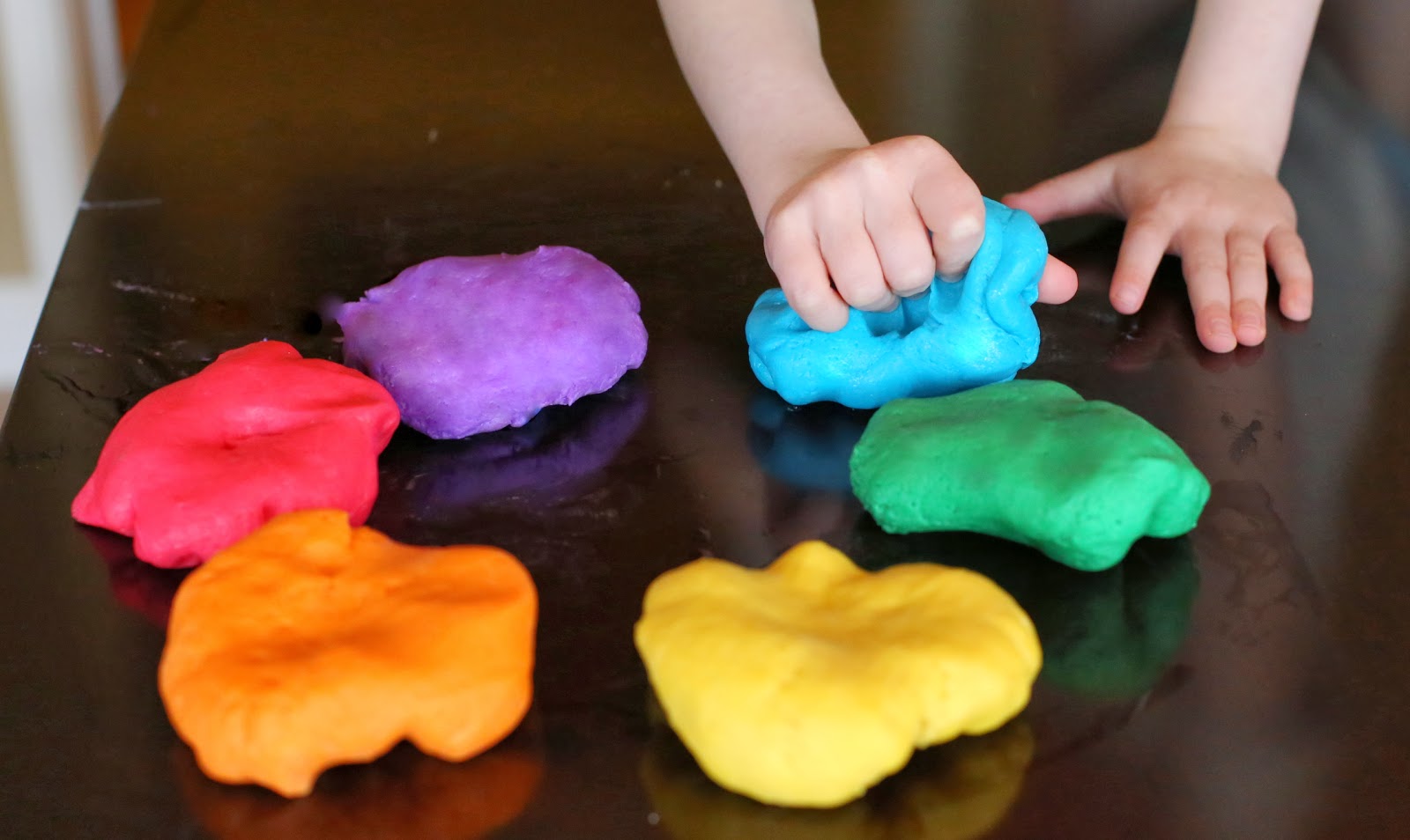 playdough-play